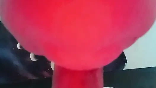 Üvey kız gırtlağına kadar alıyor ve yüzüne boşalıyor