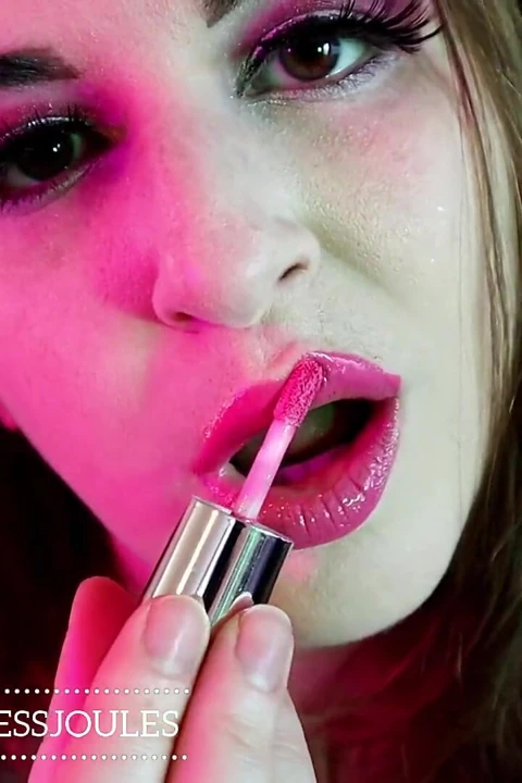 Güzel pembe ruj öpüşüyor asmr