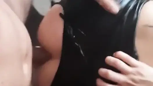 Kız arkadaş parlak göt deri pantolonla sikiliyor