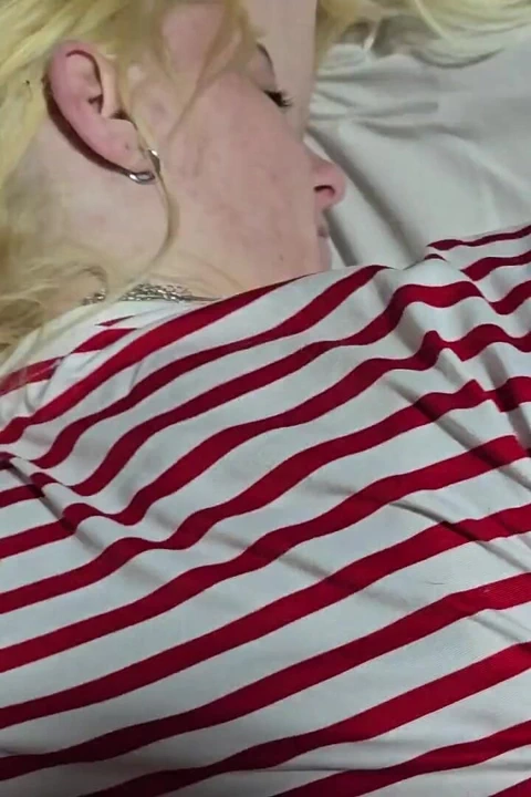 Sevimli sarışın domalarak sikiliyor