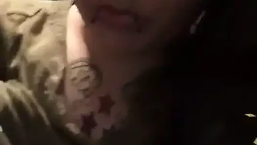 sıkıldım emme benim kendi göğüsleri