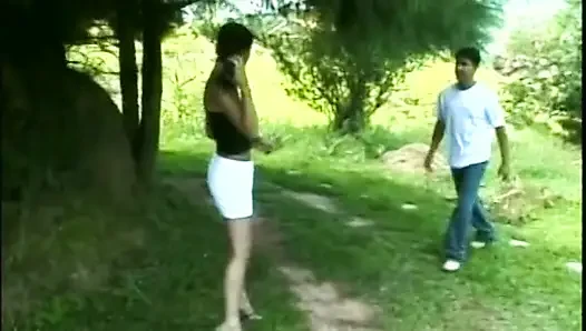 Çarpıcı bir trans kızla açık havada eylem