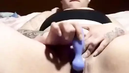 Lexxi rae o squirts kadar bir vibratör ile ona klitoris losyonları