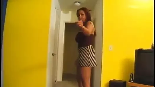 Büyük memeli zenci fahişe ıslak amını siktiriyor