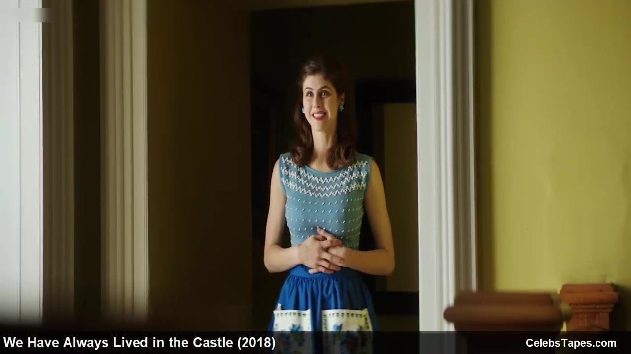 Alexandra Daddario ve taissa farmiga seksi film sahneleri