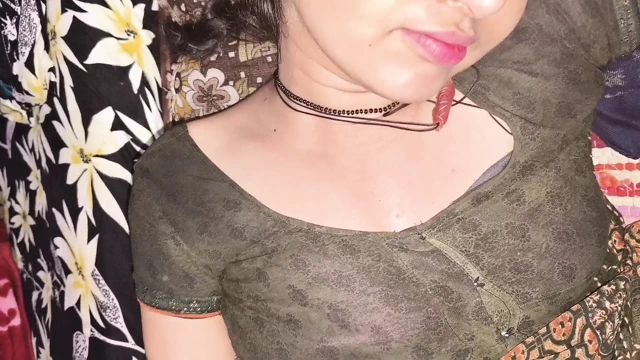 Hintli üvey kız kardeş evde aloe iken üvey erkek kardeşiyle sert sikişiyor tam film (Hintçe ses)