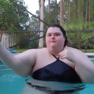 Seksi ssbbw içinde özel havuz gösterme kapalı için baba