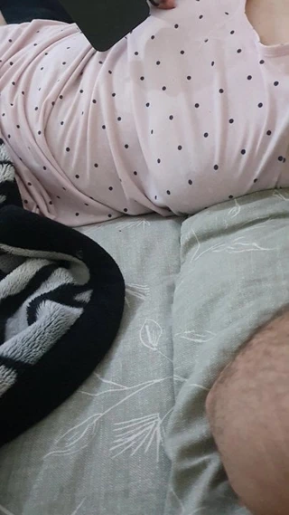 Adım anne davet ediyor adım oğul sikme ve boşalmak iki kez üzerinde ona memeler