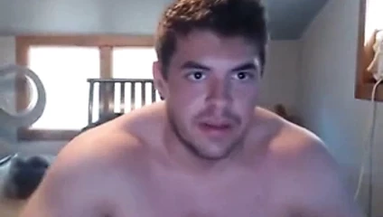 Beefy dude jerk off
