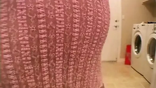 Göt sallama genç kamerayı kızdırıyor