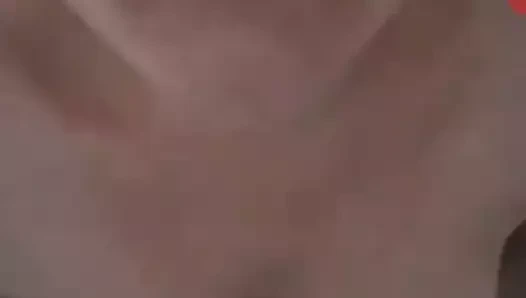 Sıcak milf gösterme kendini ve mastürbasyon yapmak