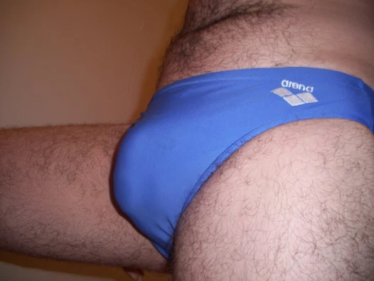 Mavi arenada speedo boşalma