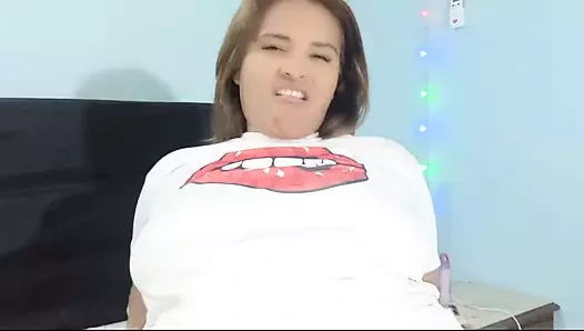 Gina şanslı bir adama zengin bir anal seks seansı yapıyor