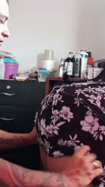 Bu üvey kız kardeşler ne kadar seksi! Eteğimi kaldırmama ve sikimi sana sokmama izin ver | Klip 1