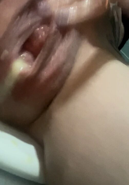 Çok ıslak bir kedi ile strangis partnerim ile iş yerinde boşalmak