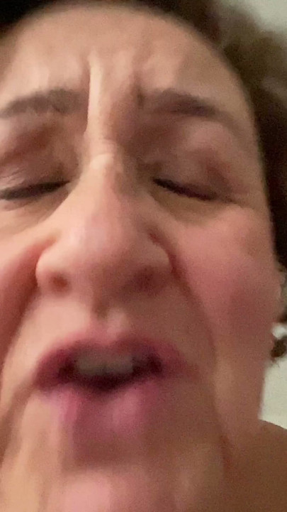 Gilf sassyval ateşli bir bakış açısı videosunda sikişiyor - kıllı nine amını ve büyük olgun göğüslerini görün | Klip 1