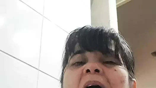 Milf receiving the liquid in her mouth