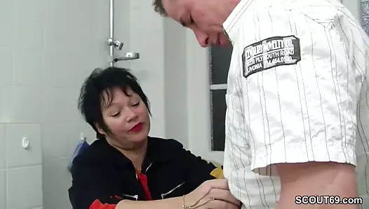 alman üvey anne baştan büyük horoz genç çocuk için fuck