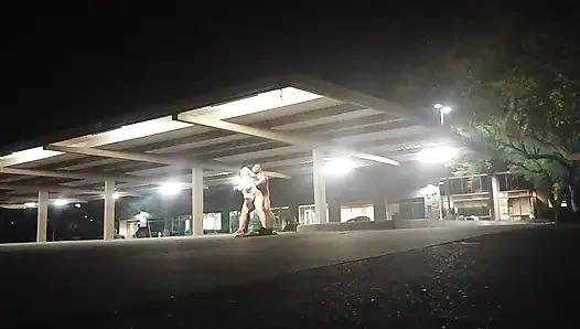 Boş bir otoparkta riskli seks!