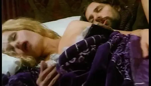 Rossana doll'un sıkı götünde büyük bir yarak