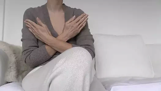 Lady victoria valente - kaşmir kıyafeti, güzel eller, kısa tırnaklar, yakın çekimler, 31 talimatı, meme ucu oyunu ve cbt