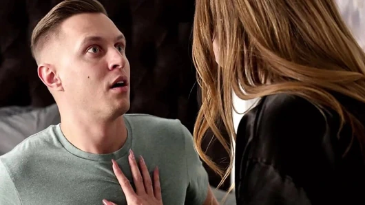 Üvey annem, "neden uslu bir çocuk olup annenin amını yalamıyorsun?" diyor.