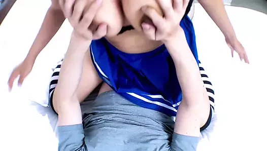 Sıcak genç binme ile ona bigs göğüsler ve Başlarken creampied