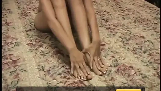 Erimiş tereyağı Nautica Binx amını ovalıyor ve parmaklarını ağzına sokuyor