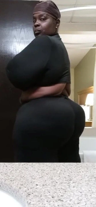 İri güzel kadın çikolatalı göt