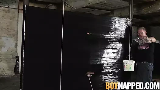 Sebastian kane plastik sargı ile twink max kahverengi darbeler