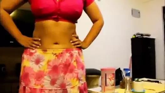 Desi kadın içinde bir saree veren ömür boyu oral seks