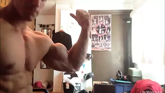 genç vücut geliştirmeci