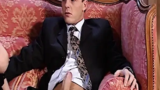 Almanya'dan klas evli kadın anal deliğini erkek arkadaşının fron'unda sikiyor