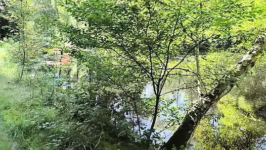 Piknik masasında dudak işkencesi