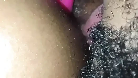 Göt deliğimi yalıyor ve sert sikiyor. Bugün başa çıkamadı
