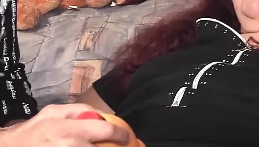 Fransız iri güzel sürtük iki dolu yarakla oynuyor