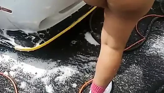 Büyük götlü araba yıkama