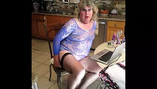 Sissy ibne dana kamerada aşağılama yapıyor