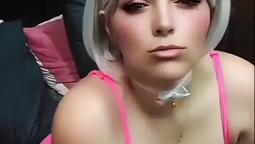 Kawaii Kitty kremini alıyor