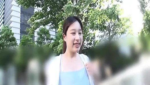 A125G08 Interviewing a beautiful part-time worker jogging with her big breasts, hooking up and filming her for a sexy climax!