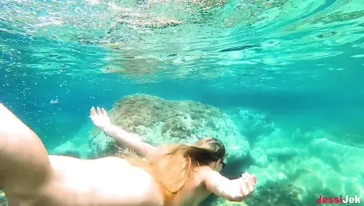 Büyük götlü çıplak maceralarla inanılmaz sualtı seksi! Sahilde vahşi anal jessijek