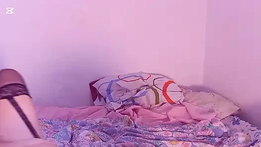 Güzel desi kız arkadaş baskın erkek arkadaşıyla anal seks yapıyor