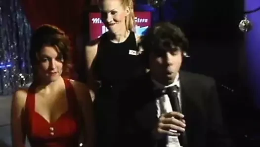 Howard kıç gösterisi, stajyer güzellik yarışması 1997 01 21