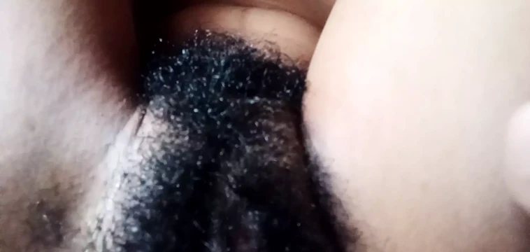 Hintli kız - solo mastürbasyon ve orgazm video 04
