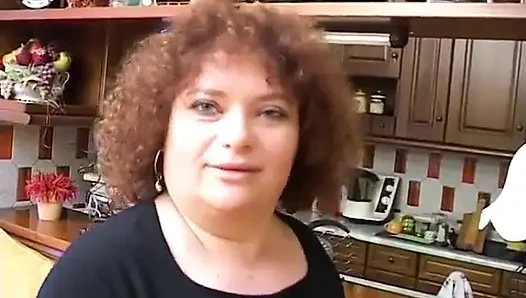 Amatör şişman kız dildoyla amını sıvazlıyor