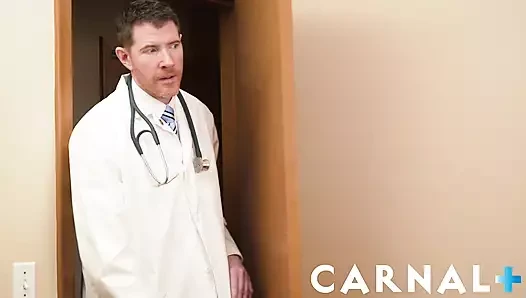 Funsizeboys gergin minyon twink Logan Cross dev dilf yarağı alıyor