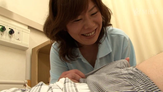 M742G04 adanmış olgun bakımcı Bay/Bayan... Yaşlı adamın ereksiyonla çok ilgileniyorum! - Sert bir et çubuğu üzerinde edepsiz aktivasyon!