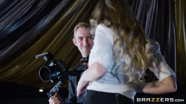 Brazzers - Danny film çekmeye çalışıyor ama sonunda en iyi yaptığı şeyi yapıyor, Viola Bailey'i sikiyor