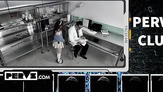 Leana Loves делает что-нибудь для некоторого времени секретные камеры ролл в Клубе Pervz