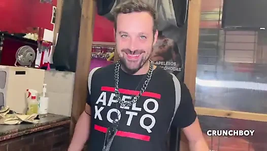 Alton Red aplo xl tarafından korunmasız sikiliyor